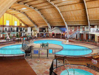 Howard Johnson By Wyndham Burlington Bagian luar foto