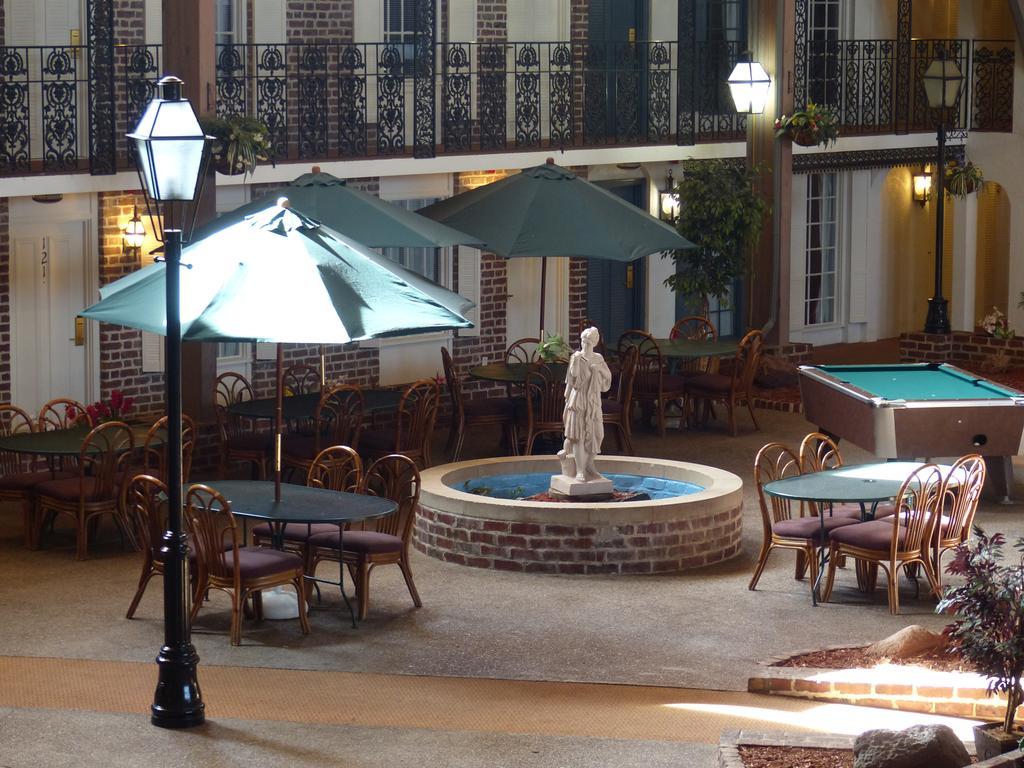 Howard Johnson By Wyndham Burlington Bagian luar foto