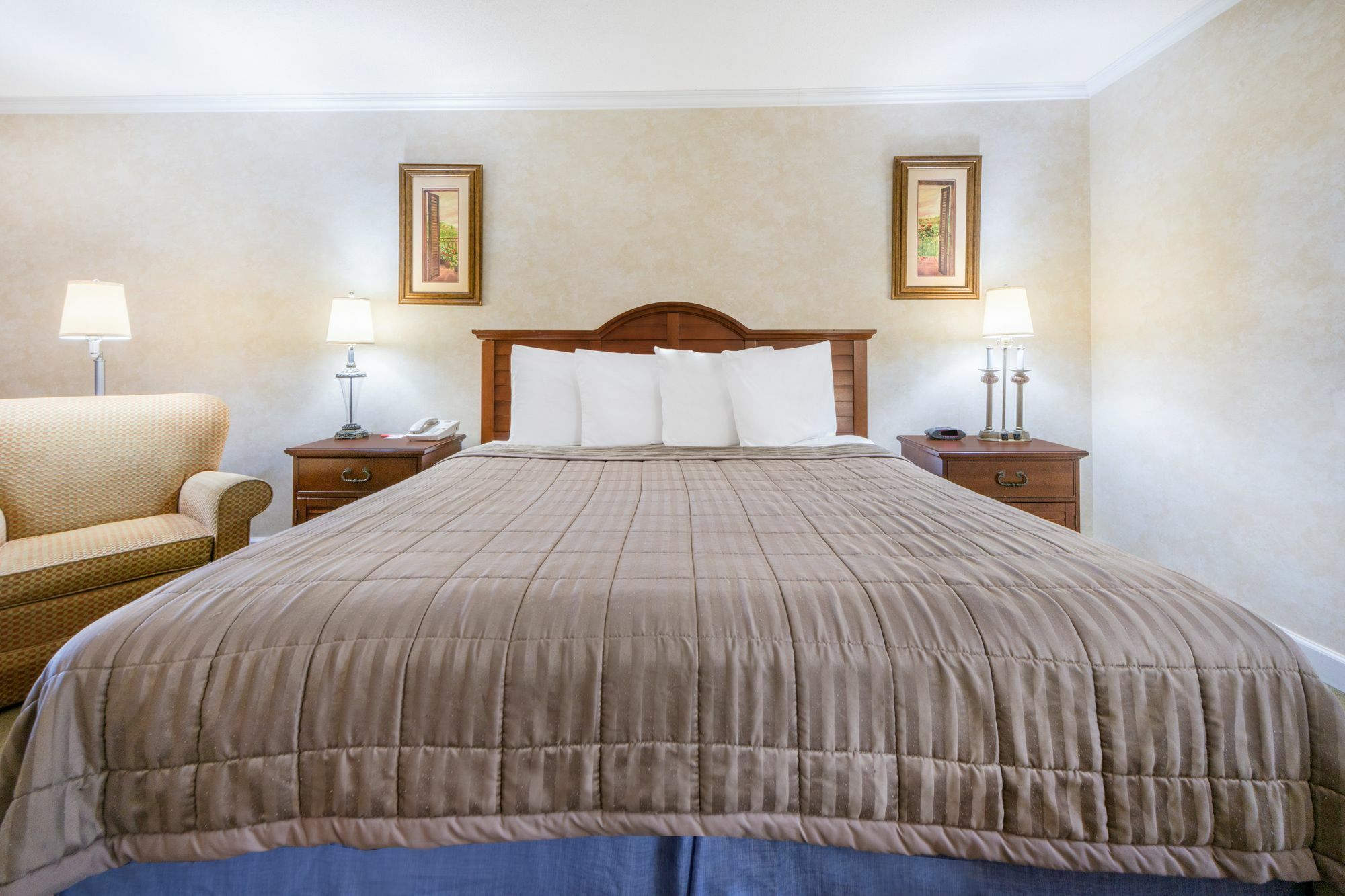 Howard Johnson By Wyndham Burlington Bagian luar foto